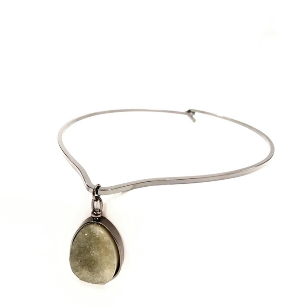Banana Republic Agate Pendant Choker Necklace